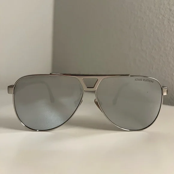 Louis Vuitton Evidence Metal Pilot Sunglasses - Picture 2 of 6